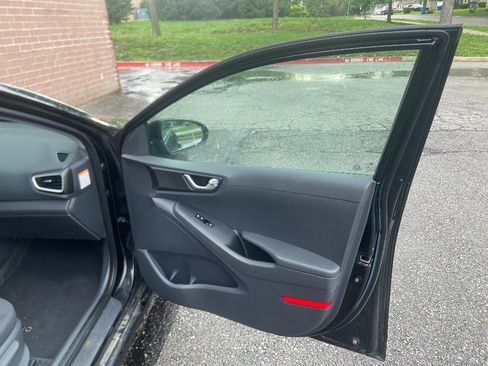 Used 2018 Hyundai Ioniq Blue FWD image 19