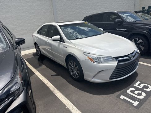 Used 2015 Toyota Camry XLE w/ Moonroof Package FWD image 5
