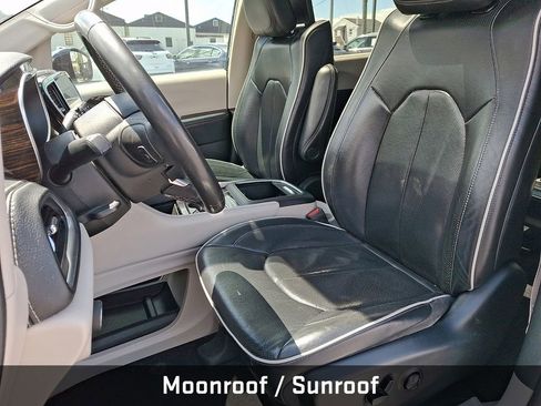 Used 2023 Chrysler Pacifica Limited w/ Uconnect Theater Family Group FWD image 14