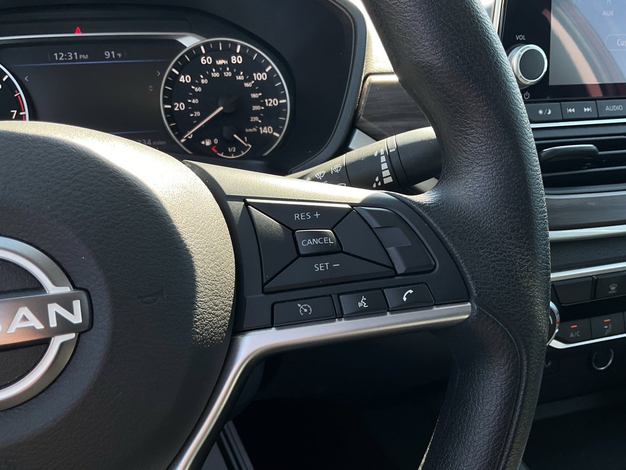 Used 2025 Nissan Altima 2.5 SV FWD image 29