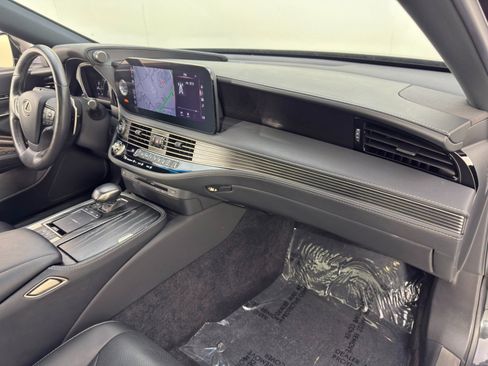 Used 2021 Lexus LS 500 w/ Cold Weather Package (CK) RWD image 15