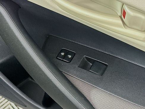 Used 2025 Toyota Corolla LE FWD image 28