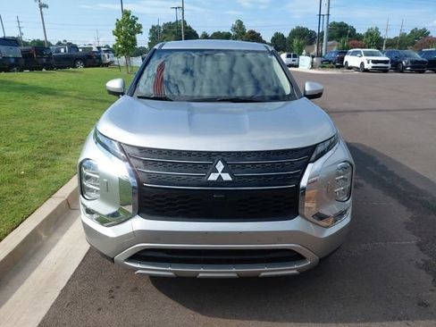 Used 2024 Mitsubishi Outlander SE Black Edition AWD/4WD image 2