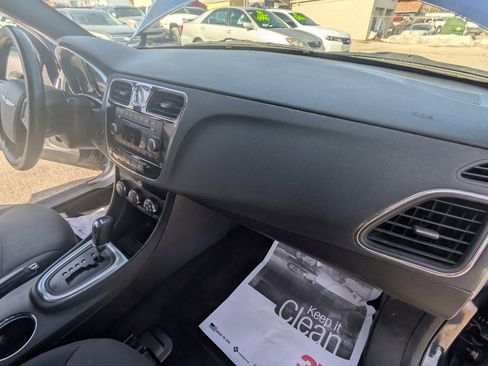 Used 2014 Chrysler 200 LX FWD image 11