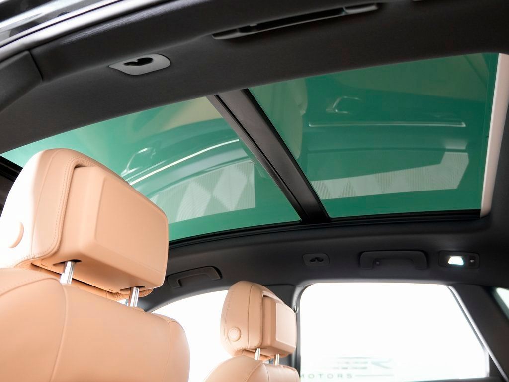 Certified 2026 Porsche Macan AWD/4WD image 17