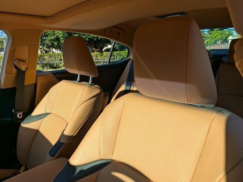 Used 2025 Lexus ES 300h w/ Premium Package image 15