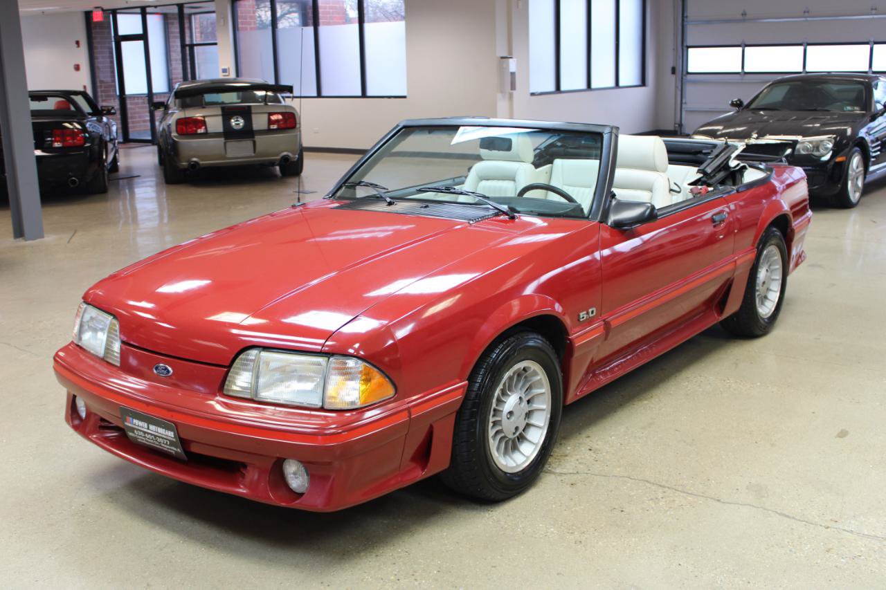 Used 1987 Ford Mustang GT RWD image 3