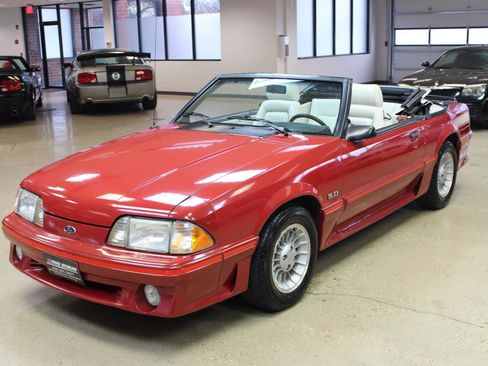 Used 1987 Ford Mustang GT RWD image 3