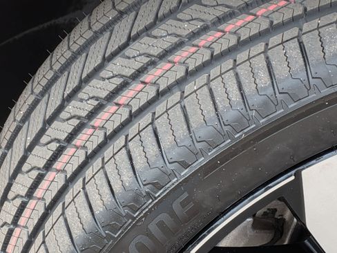 Used 2024 Volkswagen Atlas SEL Premium R-Line image 11