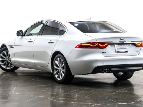 Used 2017 Jaguar XF Premium image 12