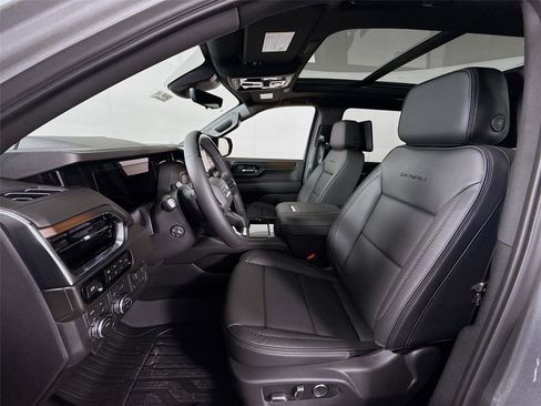 New 2026 GMC Yukon XL Denali w/ Denali Reserve Package AWD/4WD image 17