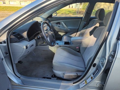 Used 2010 Toyota Camry SE image 9