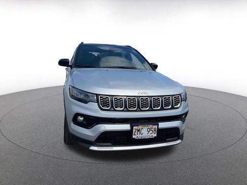 Used 2025 Jeep Compass Limited AWD/4WD image 4