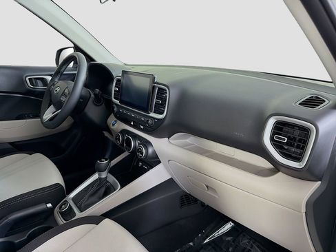 Used 2025 Hyundai Venue SEL FWD image 31