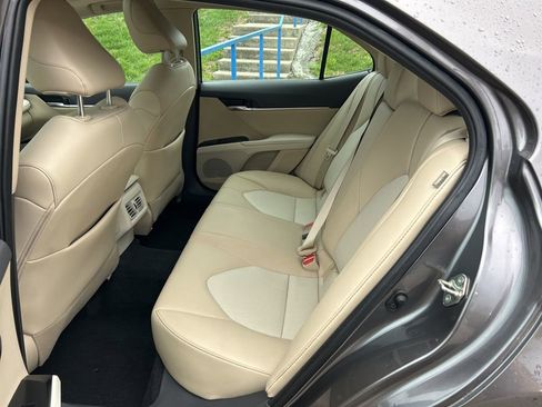 Used 2020 Toyota Camry XLE w/ Navigation Package image 10