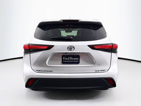 Used 2023 Toyota Highlander XLE AWD/4WD image 7