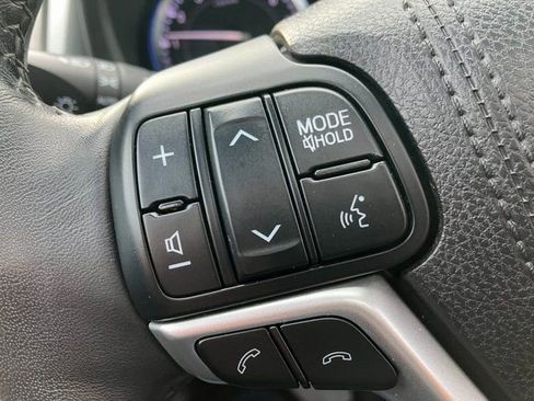 Used 2017 Toyota Highlander XLE image 4