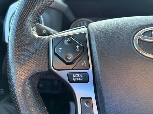 Used 2020 Toyota Tacoma SR5 AWD/4WD image 27