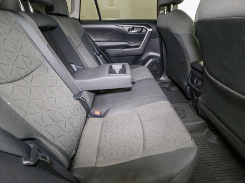Used 2021 Toyota RAV4 XLE AWD/4WD image 19