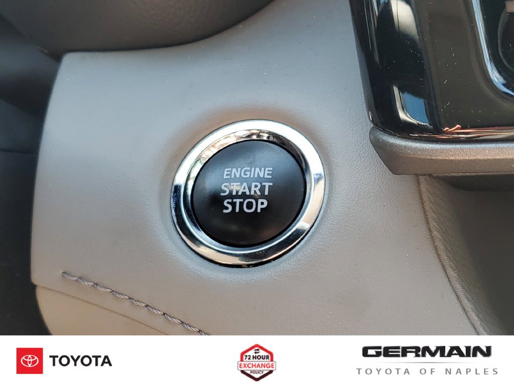 Used 2022 Toyota Highlander XLE AWD/4WD image 35