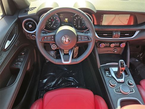 Used 2022 Alfa Romeo Stelvio Sprint image 14