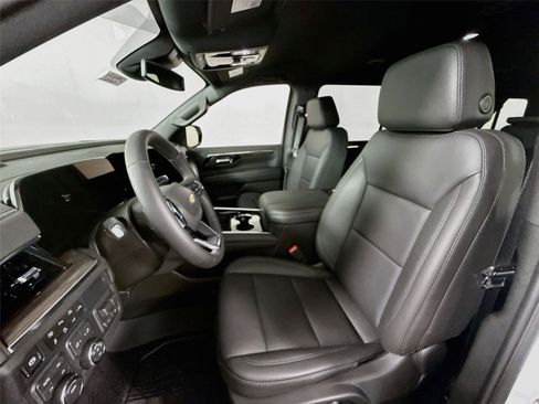 New 2026 Chevrolet Suburban LT w/ Comfort Package AWD/4WD image 16