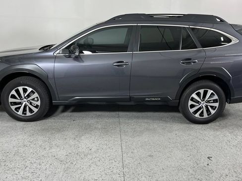 Used 2025 Subaru Outback Premium AWD/4WD image 6