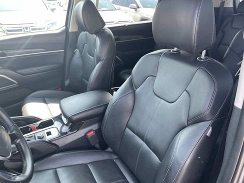 Used 2025 Kia Telluride EX w/ EX Captain's Chair Package FWD image 24