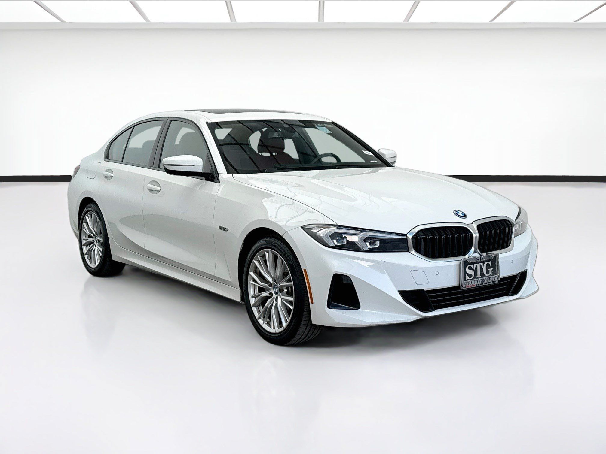 Used 2023 BMW 330e w/ Premium Package RWD image 3