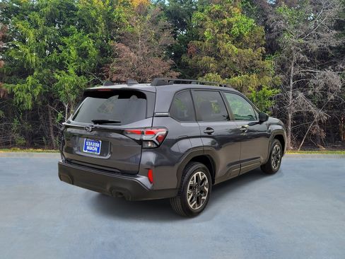 Used 2025 Subaru Forester Premium AWD/4WD image 17