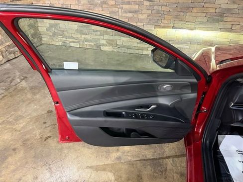 New 2025 Hyundai Elantra SEL image 9