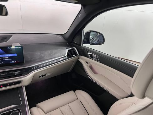 Used 2025 BMW X5 xDrive40i w/ M Sport Package AWD/4WD image 22