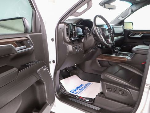 Used 2024 Chevrolet Silverado 1500 LT Trail Boss w/ LT Trail Boss Premium Package image 3