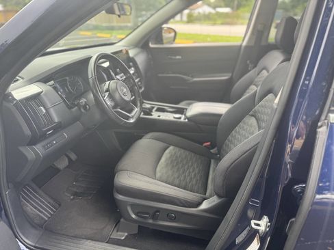 Used 2022 Nissan Pathfinder SV image 9