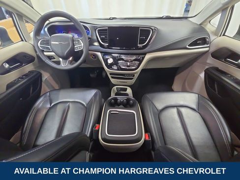 Used 2023 Chrysler Pacifica Touring-L FWD image 27