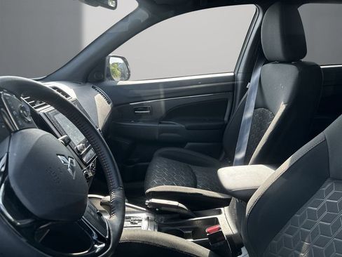 Used 2025 Mitsubishi Outlander Sport AWD image 3