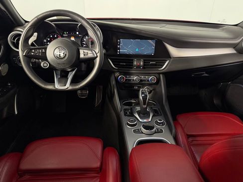 Used 2023 Alfa Romeo Giulia Veloce RWD image 13