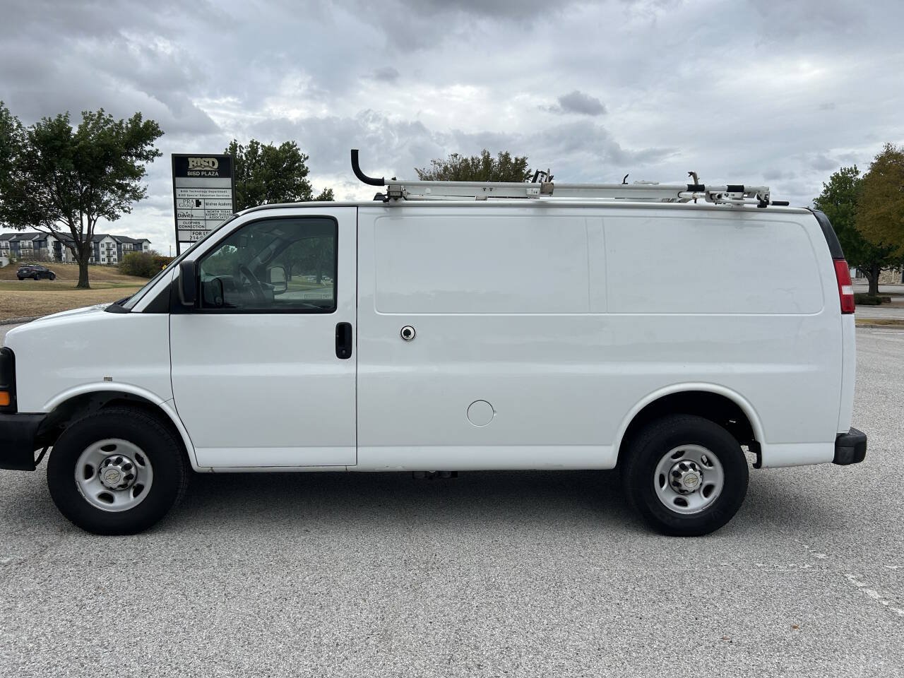 Used 2013 Chevrolet Express 2500 RWD image 7