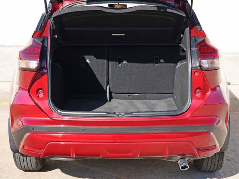 Used 2023 Nissan Kicks SR w/ SR Premium Package FWD image 9