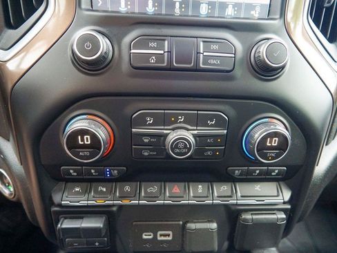 Used 2019 Chevrolet Silverado 1500 High Country w/ Technology Package AWD/4WD image 31