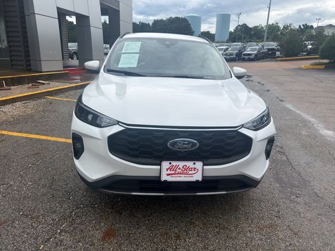 Used 2025 Ford Escape ST-Line Select AWD/4WD image 2