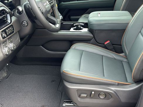 New 2026 GMC Yukon XL AT4 w/ AT4 Premium Package AWD/4WD image 15
