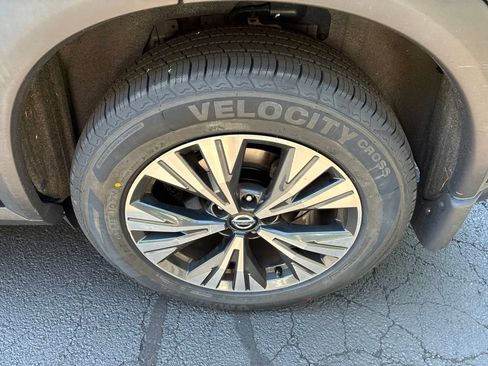 Certified 2021 Nissan Rogue SV w/ Premium Package AWD/4WD image 11
