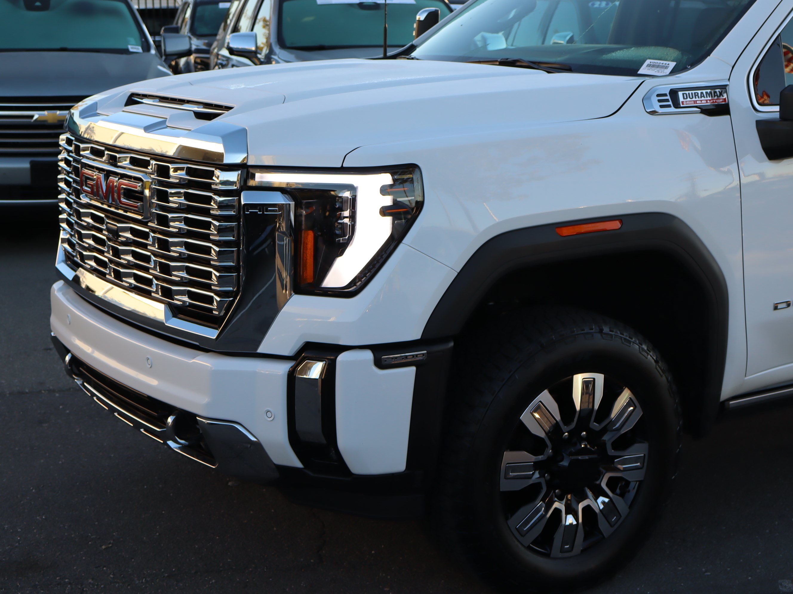 Used 2025 GMC Sierra 2500 Denali w/ Denali Reserve Package AWD/4WD image 6