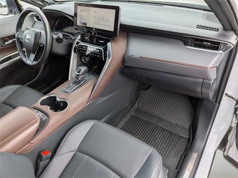 Used 2024 Toyota Venza Limited image 33