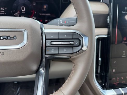 Used 2025 GMC Yukon Denali w/ Sun & Power Step Package AWD/4WD image 16