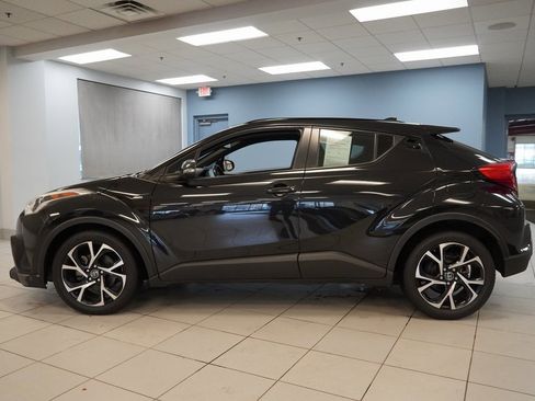 Used 2018 Toyota C-HR XLE image 2