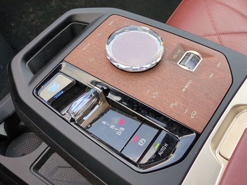 Used 2023 BMW iX xDrive50 w/ Premium Package image 26