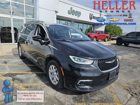 Used 2022 Chrysler Pacifica Touring-L FWD image 1