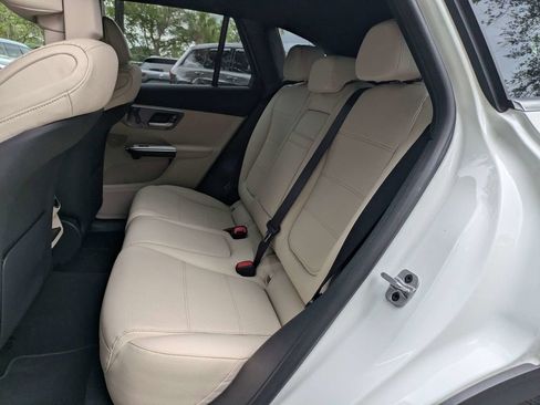 Used 2024 Mercedes-Benz GLC 300 4MATIC image 15